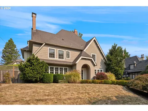 3627 NE Couch St, Portland, OR 97232