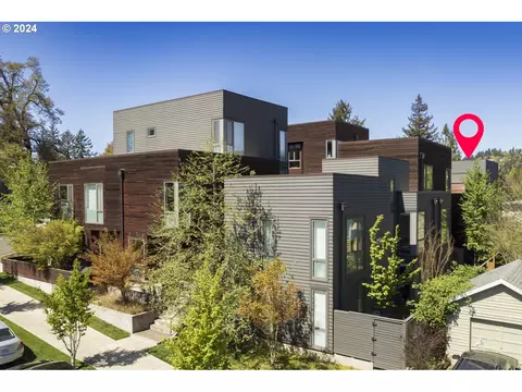 2035 SW Vermont St #10, Portland, OR 97219
