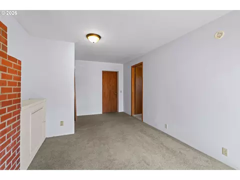 Living - 298 51st St, Springfield, OR 97478 photo 4 of 4