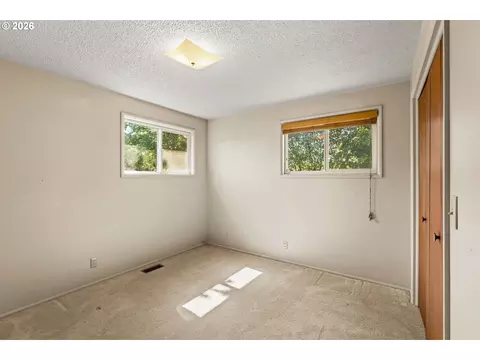 Bedroom - 298 51st St, Springfield, OR 97478 photo 3 of 5