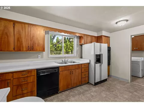 Kitchen - 298 51st St, Springfield, OR 97478 photo 1 of 2