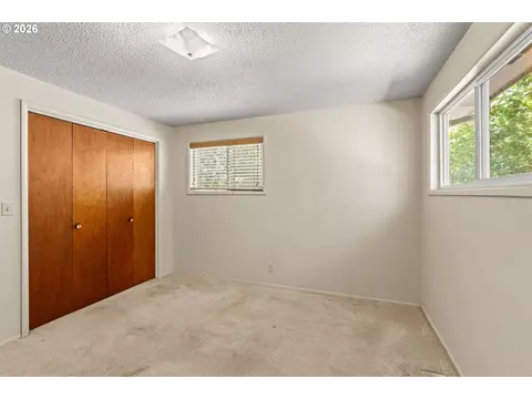 Bedroom - 298 51st St, Springfield, OR 97478 photo 2 of 5