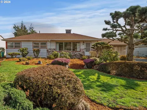 7111 NW Mount Lake Way, Vancouver, WA 98665