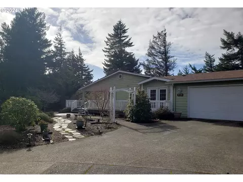 642 35th Ct, Florence, OR 97439