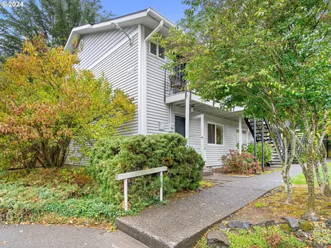 6835 SW Capitol Hill Rd #33, Portland, OR 97219