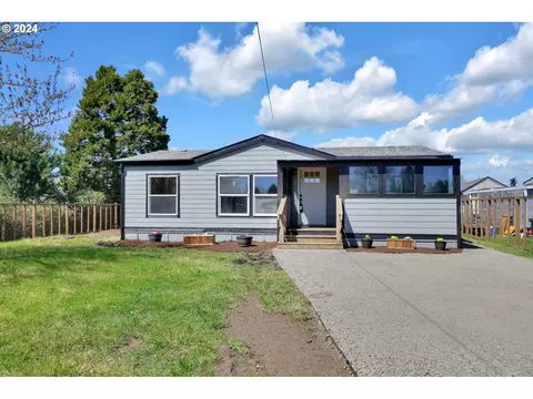 555 Kesling St, Harrisburg, OR 97446