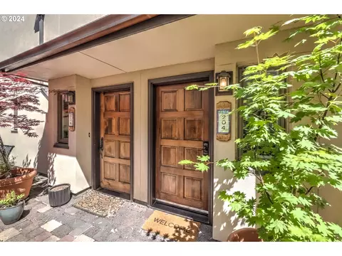 2611 NW Upshur St #204, Portland, OR 97210