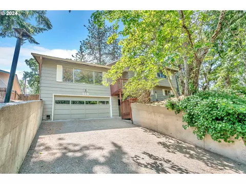 910 E 43rd Ave, Eugene, OR 97405
