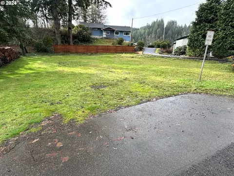 10887 E Mapleton Rd, Mapleton, OR 97453