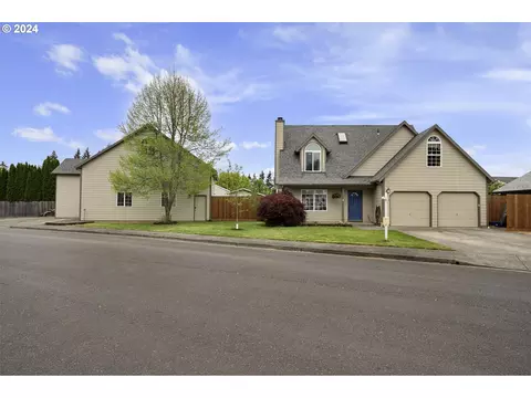 2193 Riviera Ct, Hubbard, OR 97032