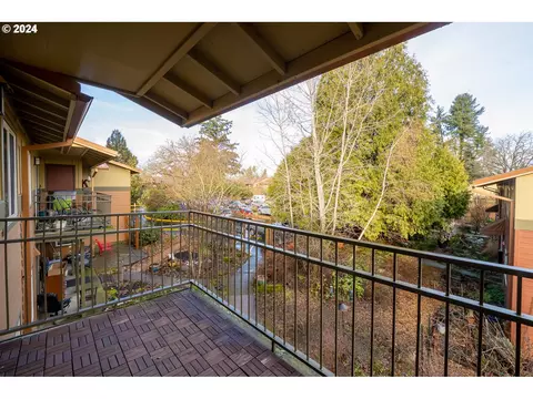 4655 NE Killingsworth St #32, Portland, OR 97218