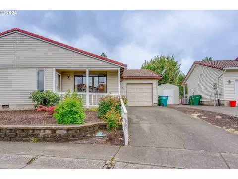 1809 N Johnson Dr, Newberg, OR 97132