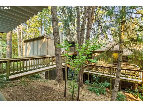 150 Treehill Loop, Eugene, OR 97405