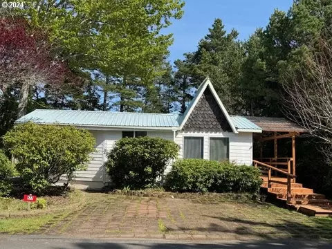 1600 Rhododendron Dr #177, Florence, OR 97439