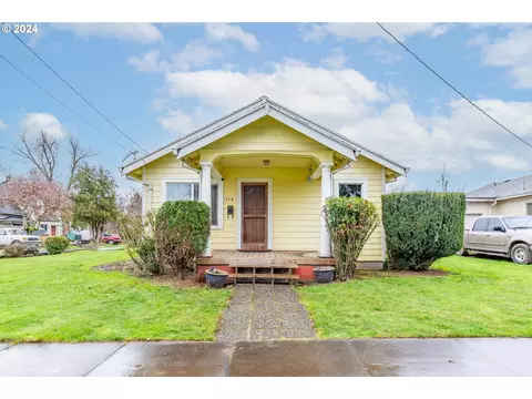 798 N 2nd St, Woodburn, OR 97071