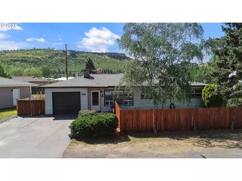 833 Cascade St, The Dalles, OR 97058