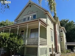 214 E 7th Pl, The Dalles, OR 97058