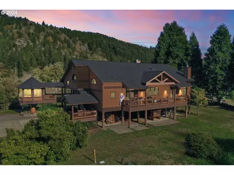 10261 Sweet Creek Rd, Mapleton, OR 97453