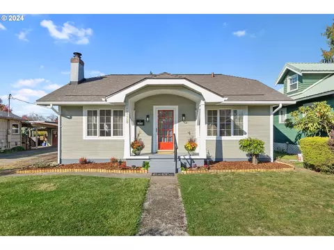 2828 Dover St, Longview, WA 98632