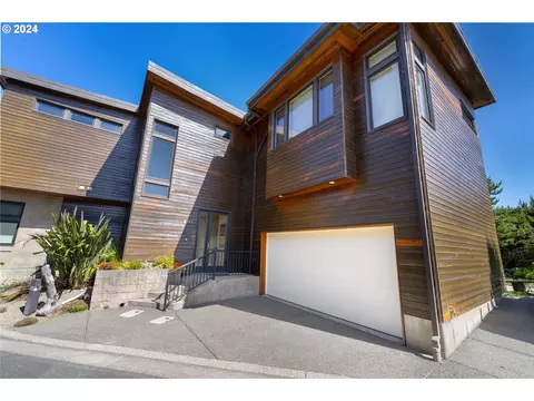 2791 Colony Cir, Bandon, OR 97411