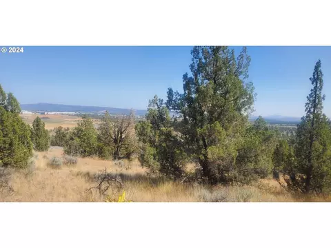 NW Pinecrest Dr, Prineville, OR 97754