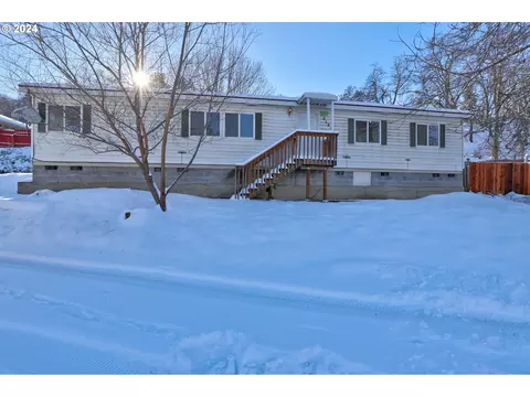 212 12 E 14th St, The Dalles, OR 97058