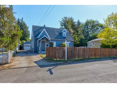 8826 NE Webster St, Portland, OR 97220