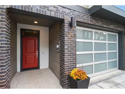 5763 SW Clay Ct, Portland, OR 97221