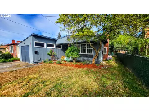 525 W Ballf St, Roseburg, OR 97471