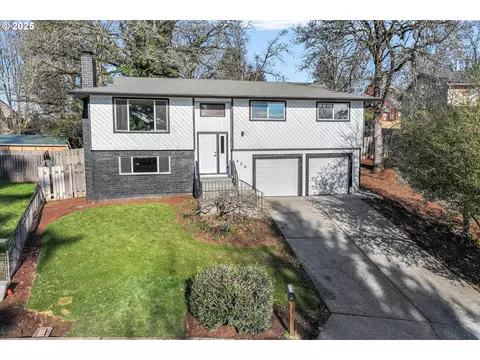 320 Patricia Dr, Gladstone, OR 97027