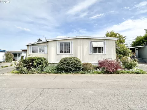 612 N Cascade Dr # 35, Woodburn, OR 97071