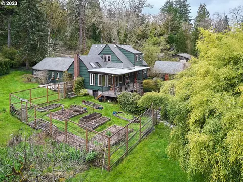 3711 SE Aldercrest Rd, Milwaukie, OR 97222