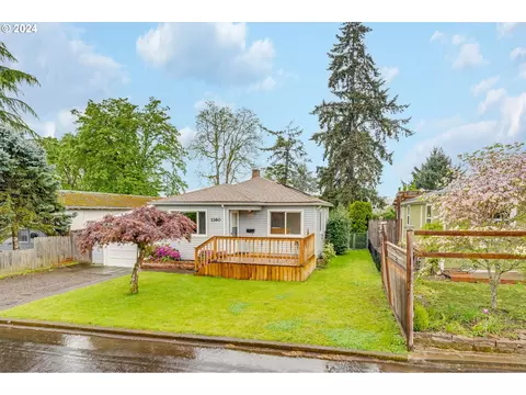 1160 Columbia Ave, Gladstone, OR 97027