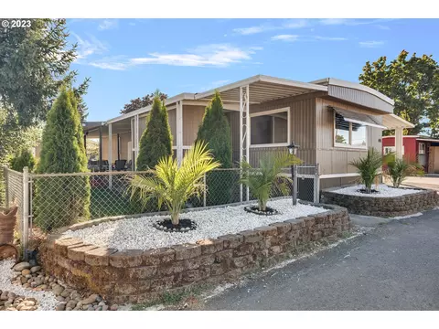 738 N Adair St, Cornelius, OR 97113