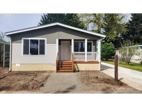 1400 Candlelight Dr #137, Eugene, OR 97402