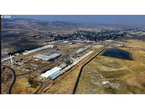 Snow Mountain Ave, Hines, OR 97738