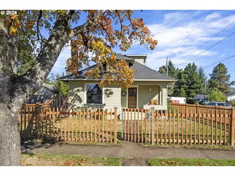 915 E 5th St, Newberg, OR 97132