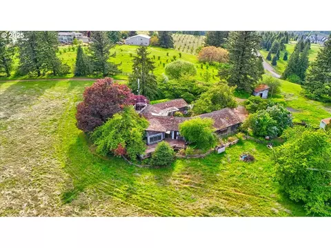 17815 NE Courtney Rd, Newberg, OR 97132