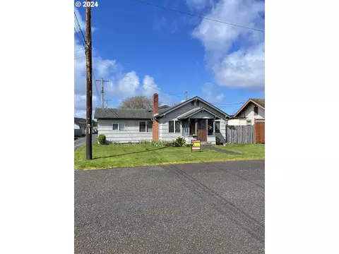 240 S 19th St, Reedsport, OR 97467