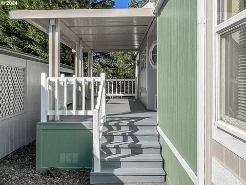 613 SW Sunset Way #42, Troutdale, OR 97060