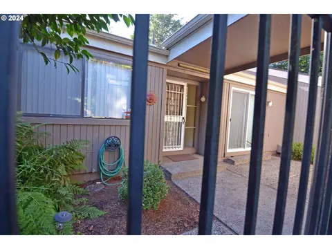 6587 Fairway Ave SE, Salem, OR 97306