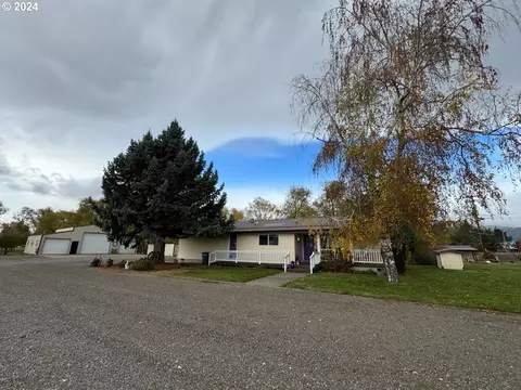 812 Courtney Ln, Summerville, OR 97876