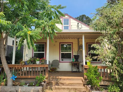 2026 NE Freemont Ave, Roseburg, OR 97470