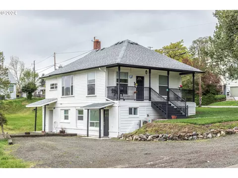 1055 NE Klamath Ave, Roseburg, OR 97470