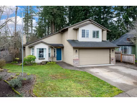 14400 SE Morning Sun Ct, Clackamas, OR 97015