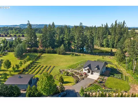 9763 Pennstar Ln, Aurora, OR 97002