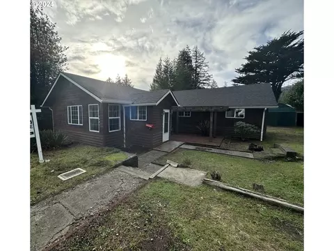 1643 N Dogwood St, Coquille, OR 97423