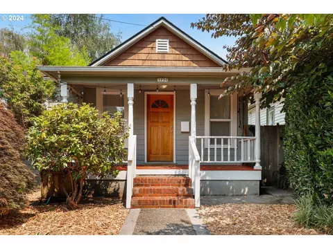 3731 SE Main St, Portland, OR 97214
