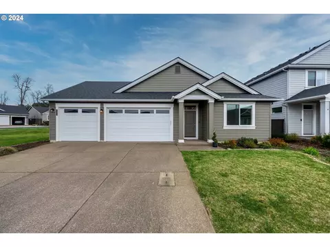 1390 NE Raymond Ln, Estacada, OR 97023