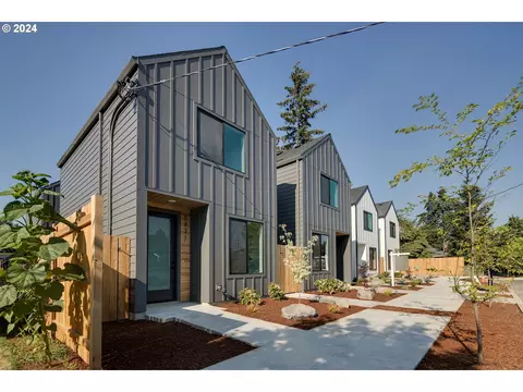 5821 SE Liebe St, Portland, OR 97206